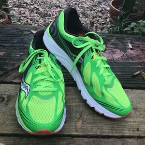 LIKE NEW SAUCONY NATURAL SERIES KINVARA TRAINERS